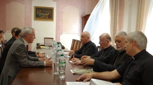 Гості Синоду УГКЦ ознайомились зі ситуацією на Сході України.(ВІДЕО) Гості Синоду УГКЦ ознайомились зі ситуацією на Сході України.(ВІДЕО)